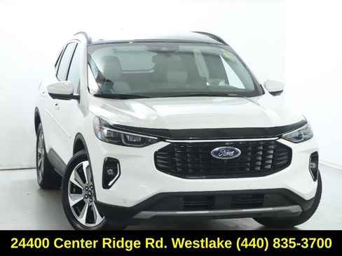 Used 2023 Ford Escape Platinum w/ Premium Technology Package AWD/4WD image 2
