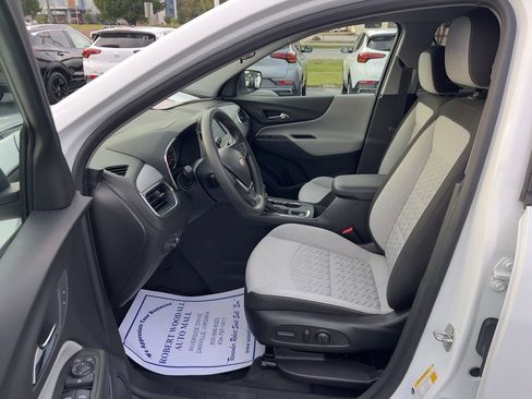 Used 2022 Chevrolet Equinox LS w/ LS Convenience Package image 18