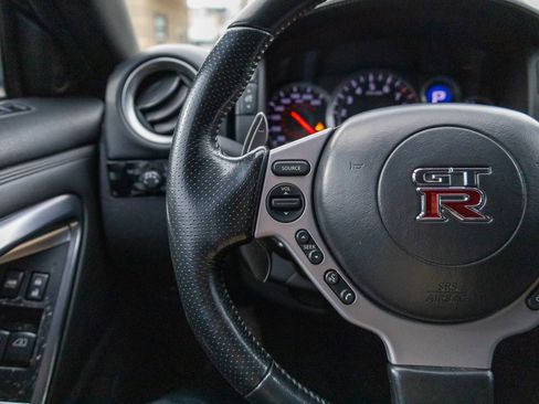 Used 2010 Nissan GT-R Premium image 45