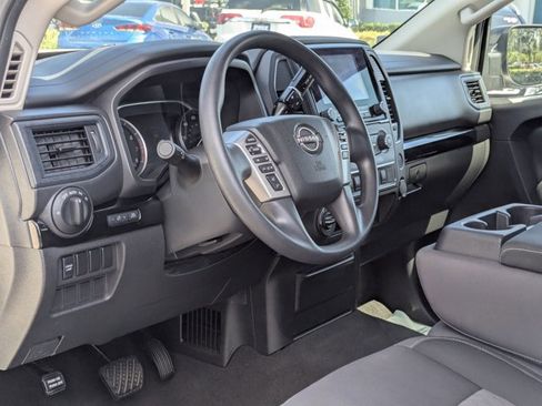 Used 2024 Nissan Titan SV AWD/4WD image 9