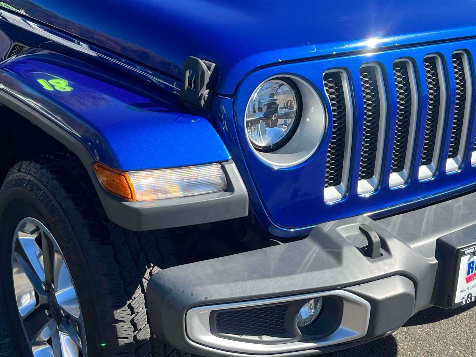 Used 2018 Jeep Wrangler Unlimited Sahara w/ Dual Top Group AWD/4WD image 7
