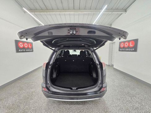 Used 2018 Toyota RAV4 XLE AWD/4WD image 16