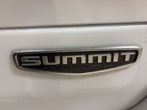 Used 2023 Jeep Grand Cherokee L Summit w/ Luxury Tech Group V image 9