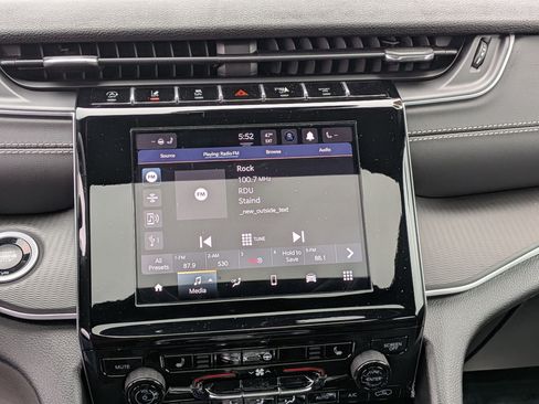 Used 2025 Jeep Grand Cherokee L Altitude image 20