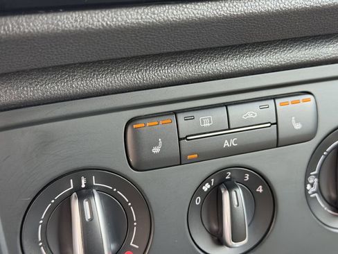 Used 2013 Volkswagen Beetle 2.5 50's Edition image 39