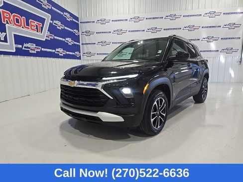 Used 2025 Chevrolet TrailBlazer LT image 1