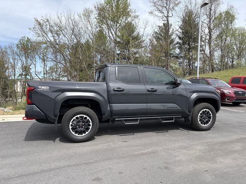 Used 2024 Toyota Tacoma TRD Off-Road w/ TRD Off Road Upgrade Package image 8