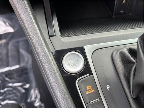 Used 2019 Volkswagen Golf R 4-Door image 29