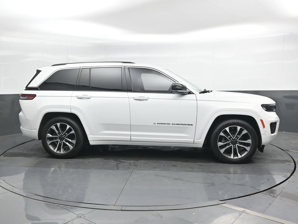 Used 2022 Jeep Grand Cherokee Overland AWD/4WD image 3