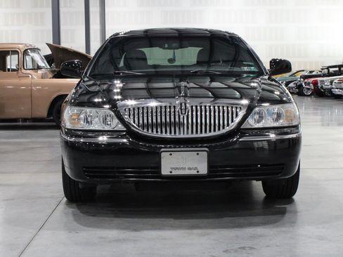 Used 2006 Lincoln Town Car Signature Limited RWD image 27