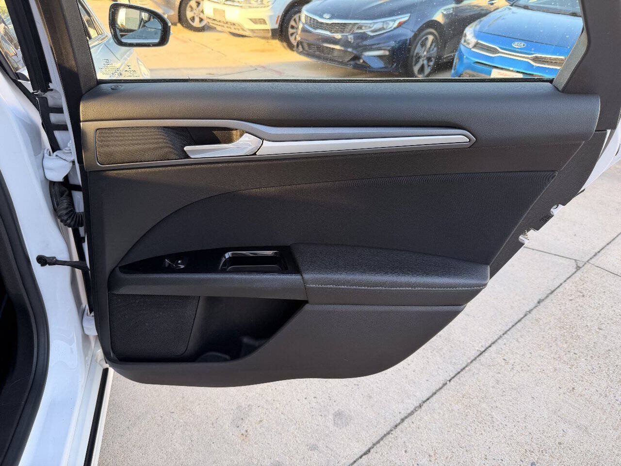 Used 2016 Ford Fusion SE FWD image 33