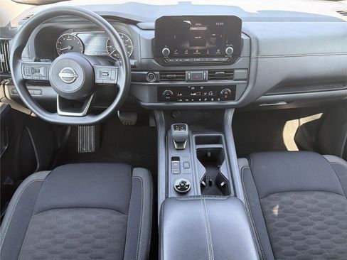 Used 2024 Nissan Pathfinder S AWD/4WD image 2