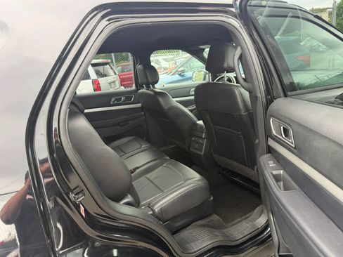 Used 2017 Ford Explorer XLT w/ Equipment Group 202A AWD/4WD image 28