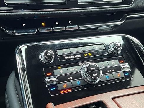 Used 2024 Lincoln Navigator Premiere image 26