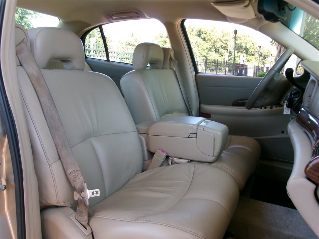 Used 2005 Buick Le Sabre Custom w/ Leather and Comfort Group FWD image 19