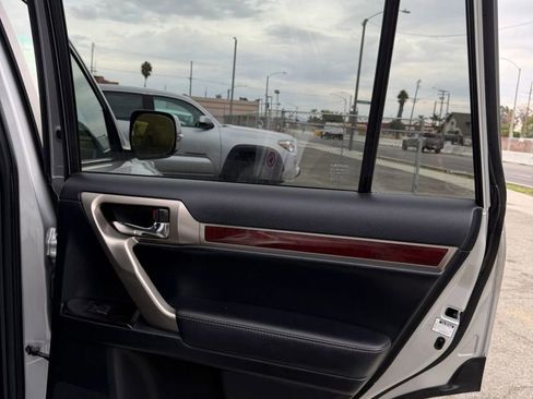 Used 2010 Lexus GX 460 image 27