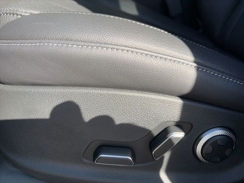 Used 2025 Genesis GV80 2.5T Standard image 12