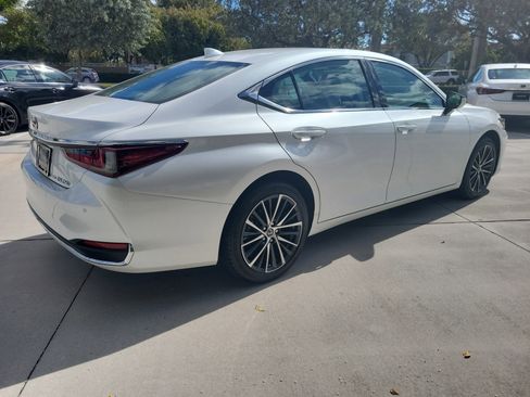 Used 2024 Lexus ES 250 w/ Premium Package image 7