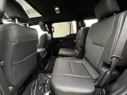 Used 2024 Lexus GX 550 w/ Accessory Package (Z1) image 38