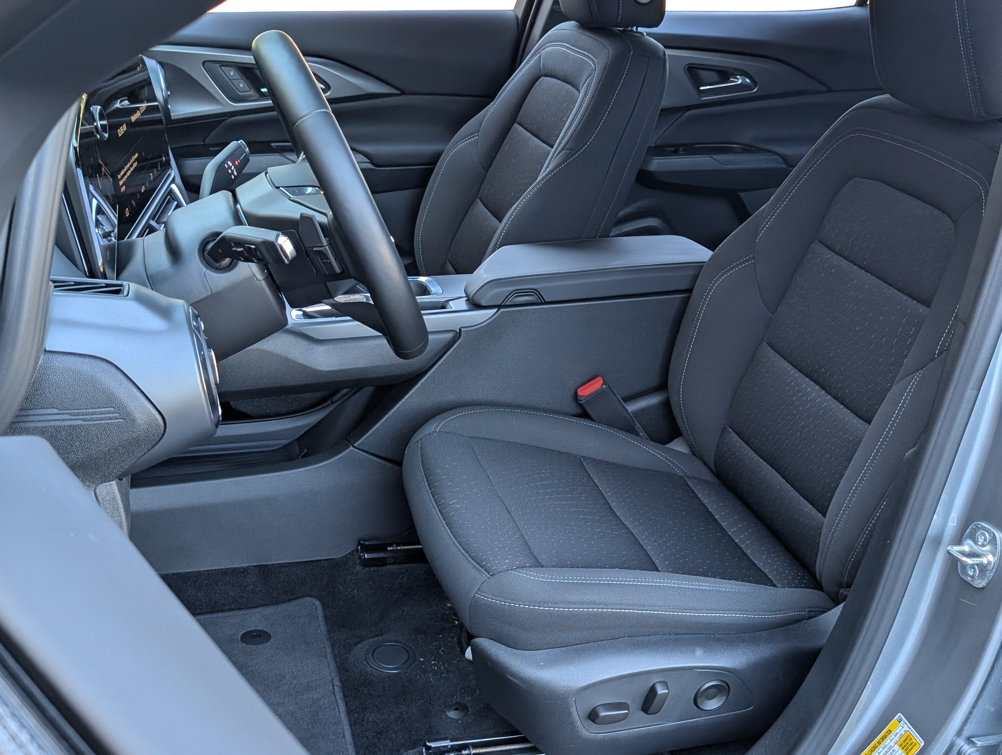 Used 2025 Chevrolet Equinox EV LT w/ Comfort Package FWD image 16