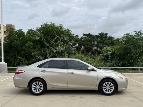 Used 2016 Toyota Camry LE FWD image 5