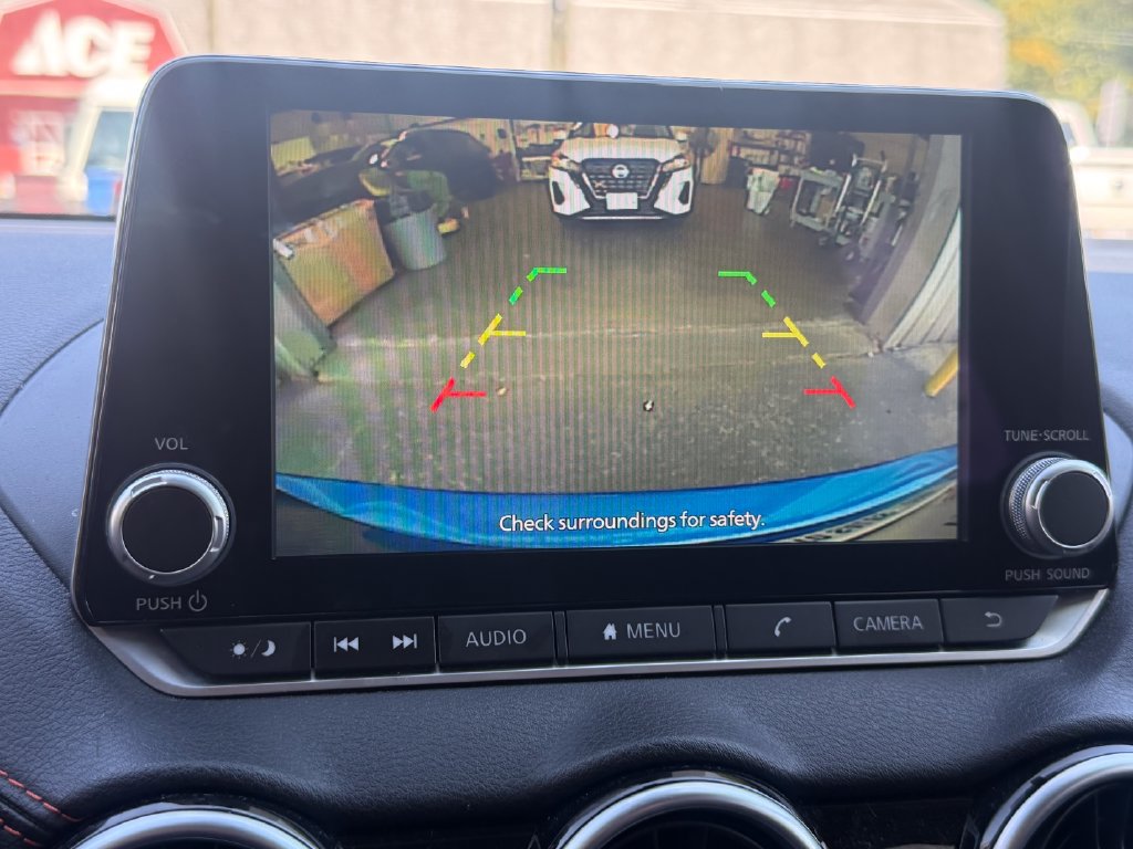 Used 2025 Nissan Sentra SR FWD image 3