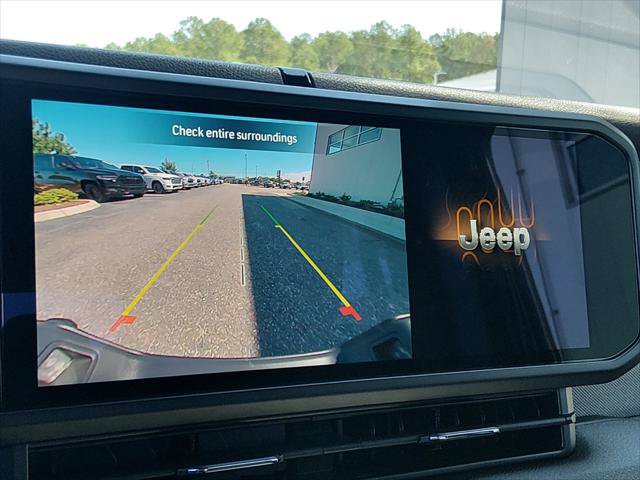 Certified 2025 Jeep Gladiator Sport AWD/4WD image 14