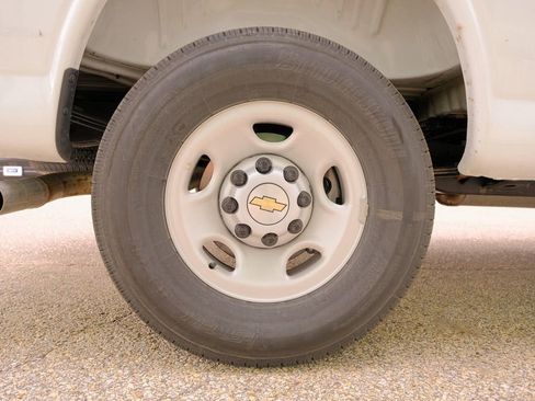 Used 2025 Chevrolet Express 2500 w/ Driver Convenience Package image 33