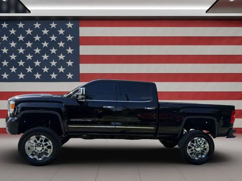 Used 2019 GMC Sierra 2500 Denali w/ Duramax Plus Package AWD/4WD image 3