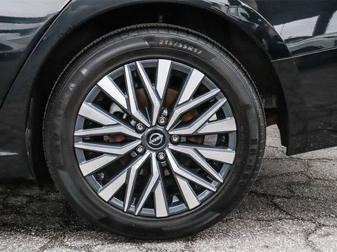 Used 2024 Nissan Altima 2.5 SV image 10