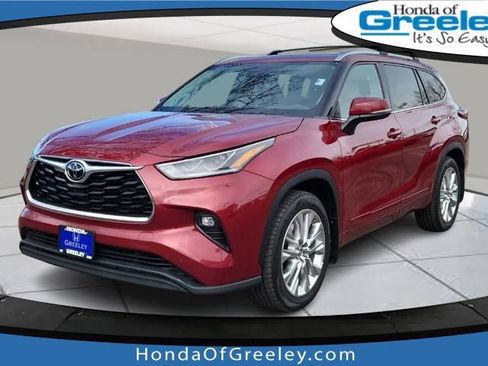 Used 2021 Toyota Highlander Limited image 1