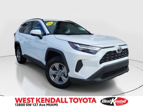 Used 2025 Toyota RAV4 XLE AWD/4WD image 1