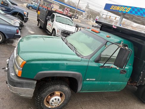 Used 2004 Chevrolet Silverado 3500 4x4 Regular Cab w/ Snow Plow Prep Package image 4