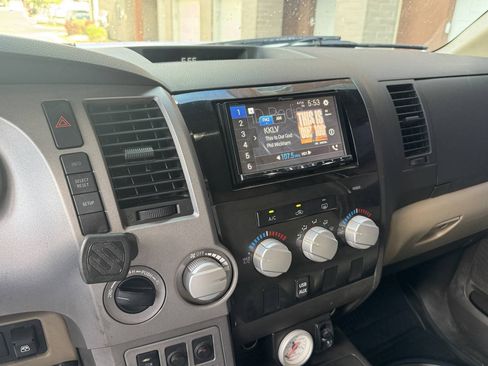 Used 2010 Toyota Tundra 4x4 CrewMax image 20