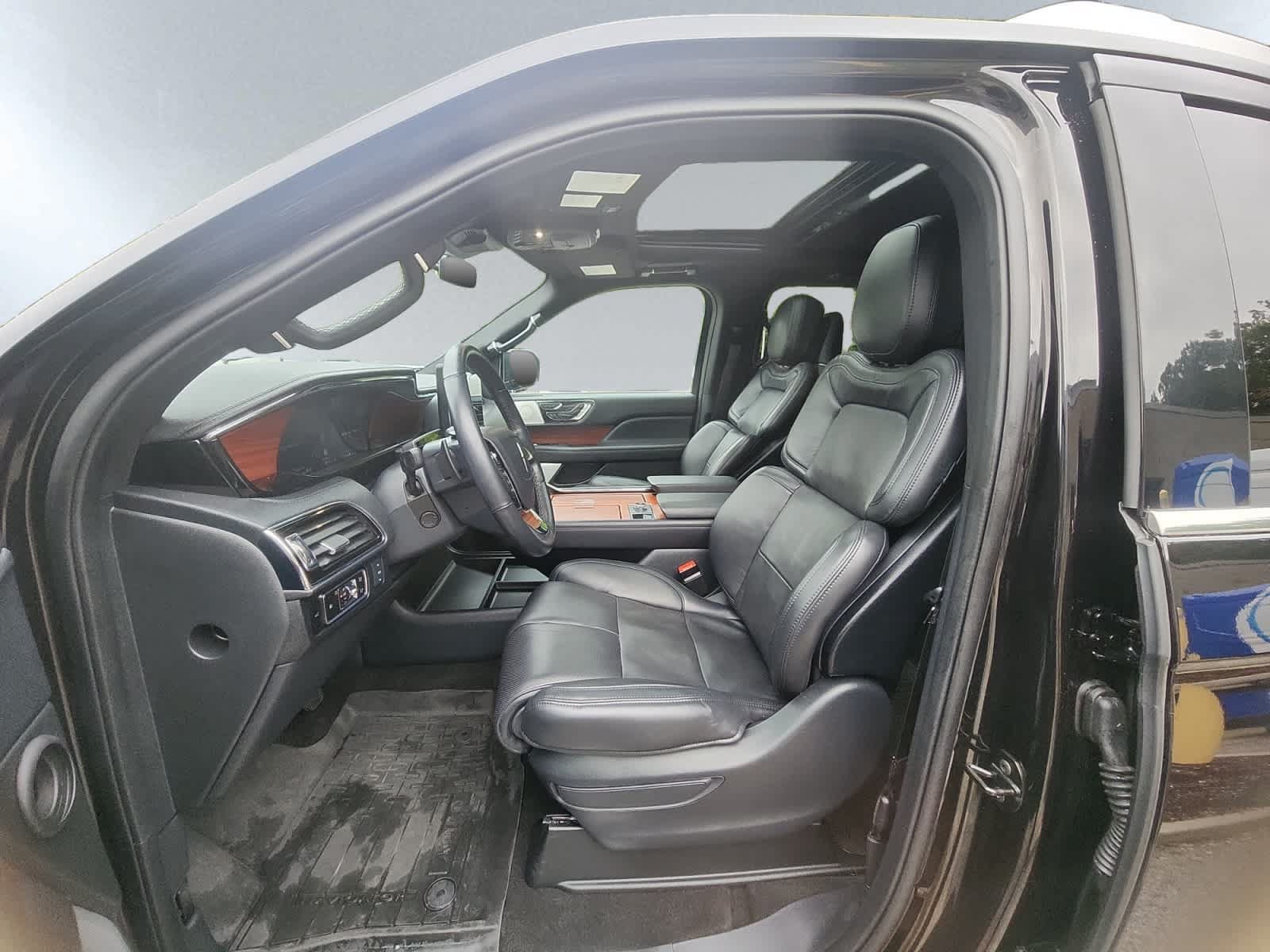 Used 2024 Lincoln Navigator L Reserve AWD/4WD image 6