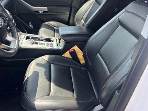 Certified 2023 Ford Explorer XLT w/ Equipment Group 202A RWD image 10
