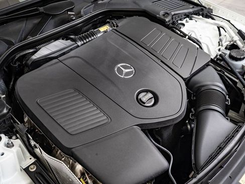 Used 2025 Mercedes-Benz C 300 4MATIC Sedan image 38