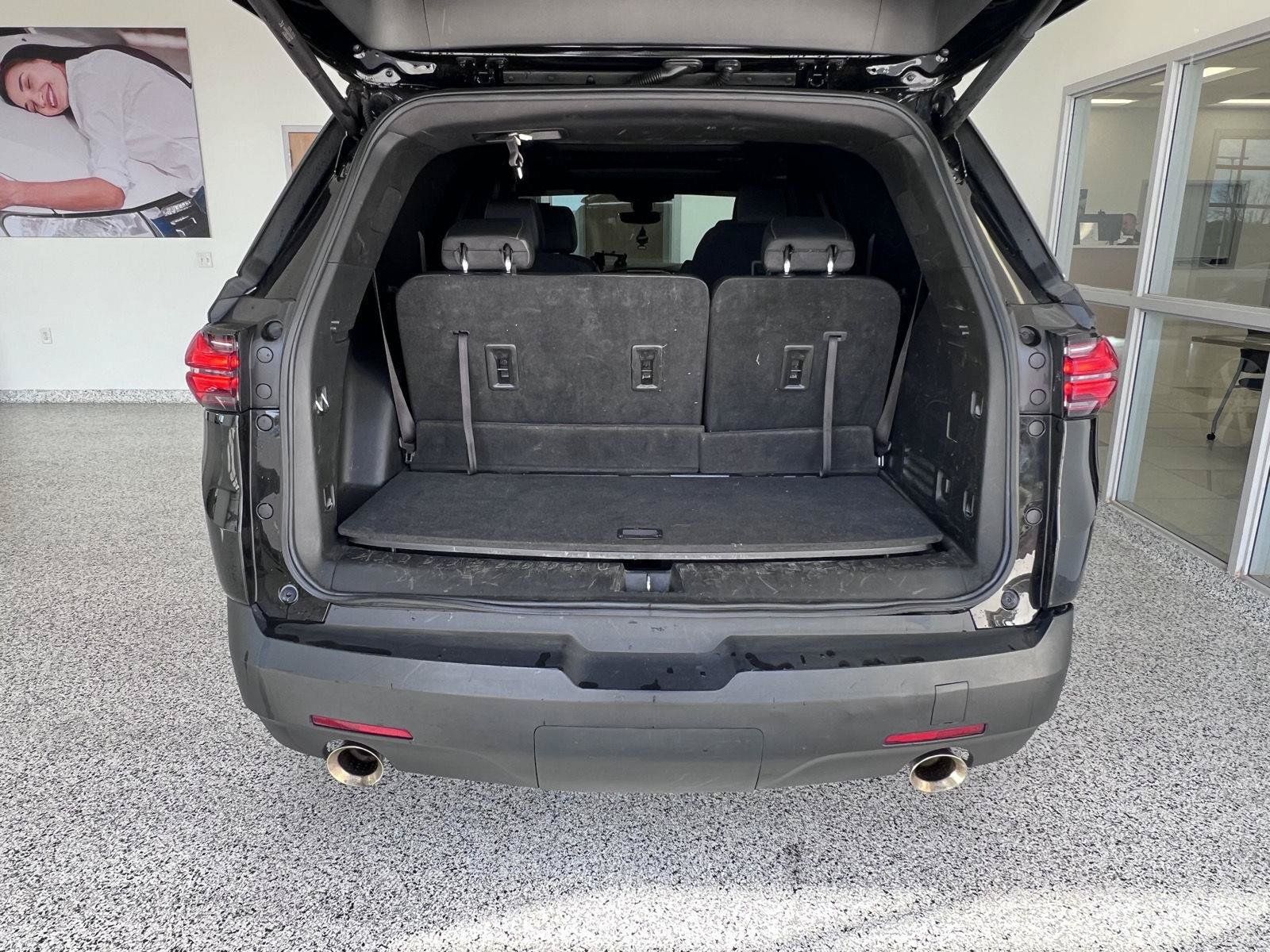 Used 2023 Chevrolet Traverse LT w/ LT Premium Package AWD/4WD image 15