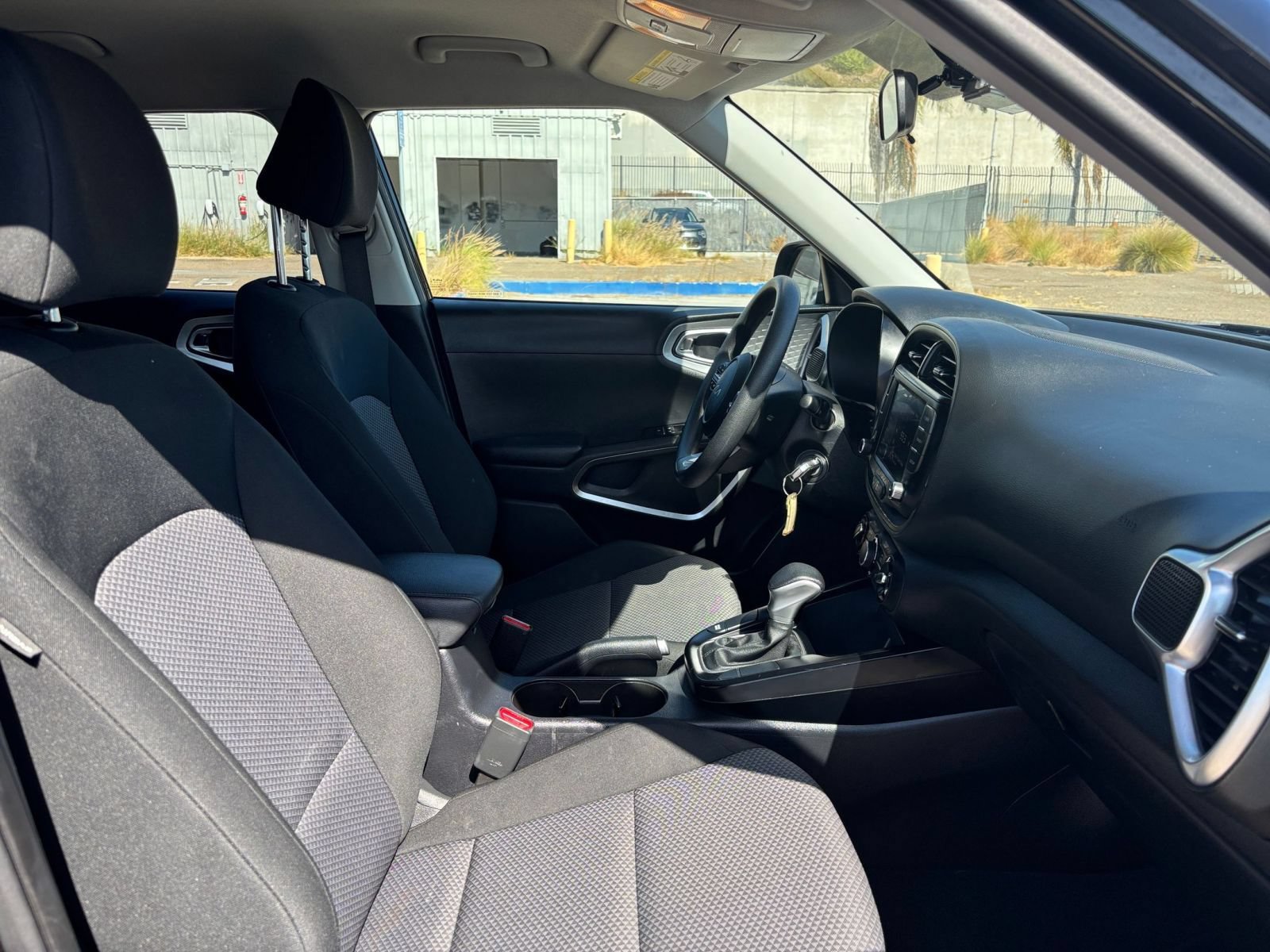 Used 2025 Kia Soul LX w/ LX Technology Package FWD image 33