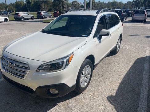 Used 2017 Subaru Outback 2.5i Premium image 4
