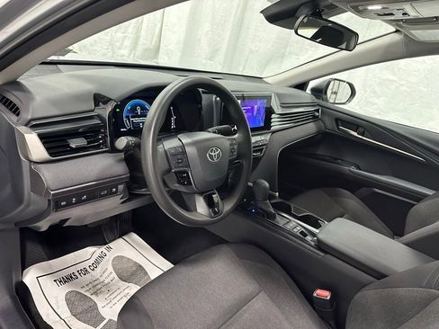 Used 2025 Toyota Camry LE image 15