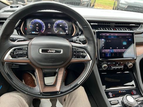 Used 2022 Jeep Grand Cherokee Summit w/ Luxury Tech Group V image 34