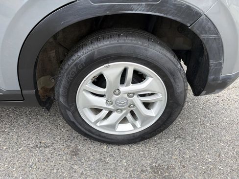 Used 2021 Hyundai Venue SE FWD image 15