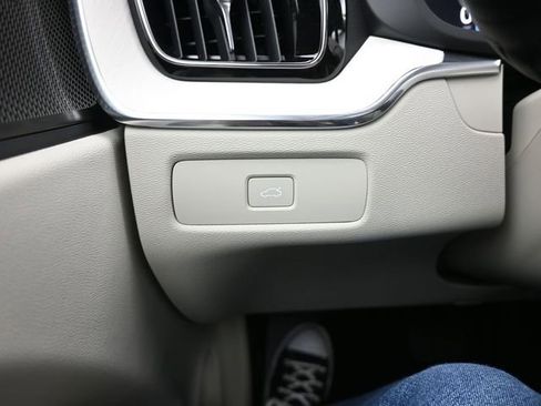 New 2026 Volvo XC60 B5 Ultra w/ Protection Package Premier image 29