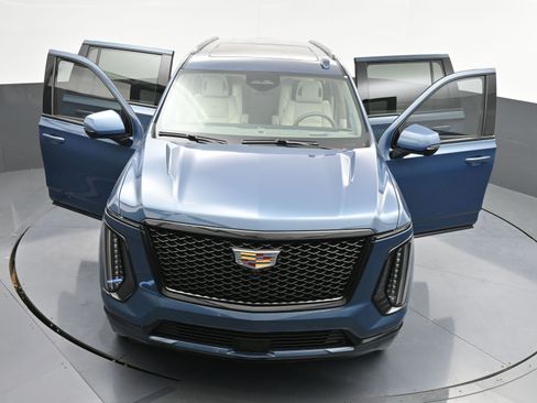 Used 2025 Cadillac Escalade ESV Sport Platinum image 49