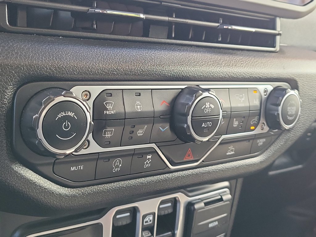 Used 2025 Jeep Wrangler Unlimited Sport AWD/4WD image 17