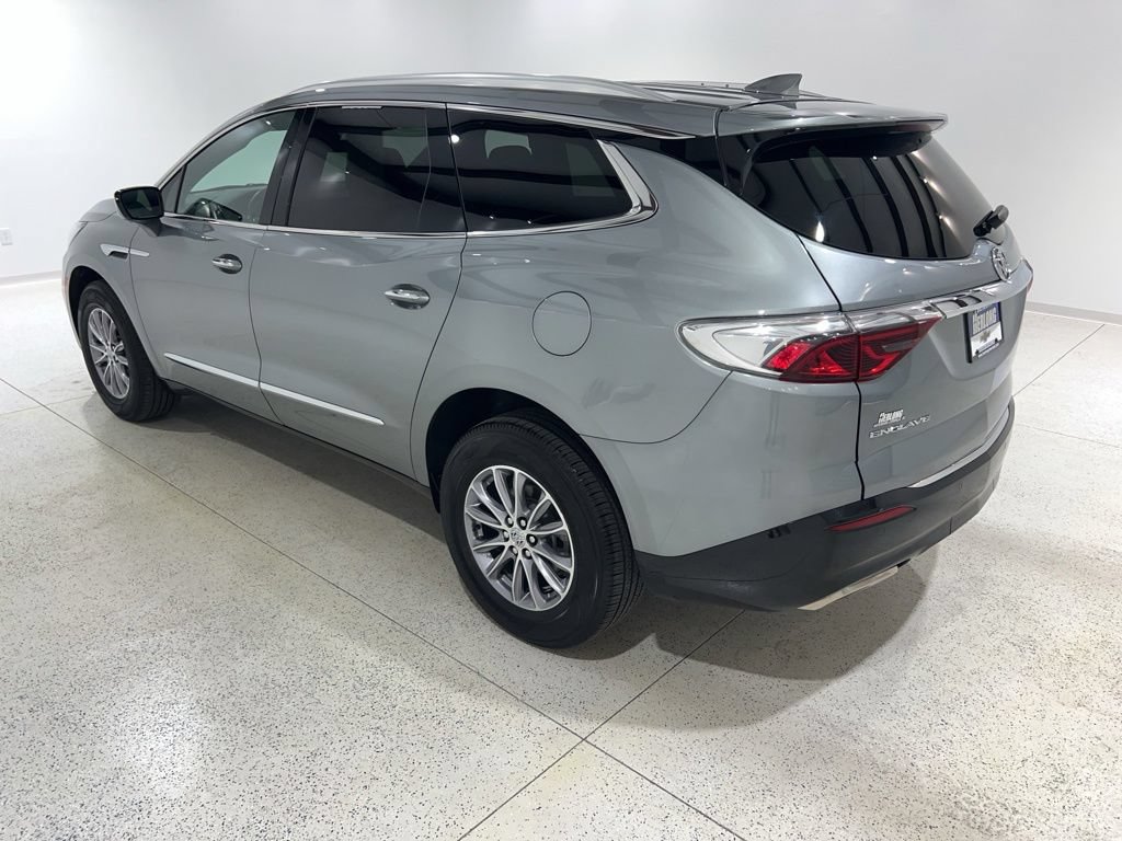 Used 2024 Buick Enclave Essence w/ Technology Package FWD image 3