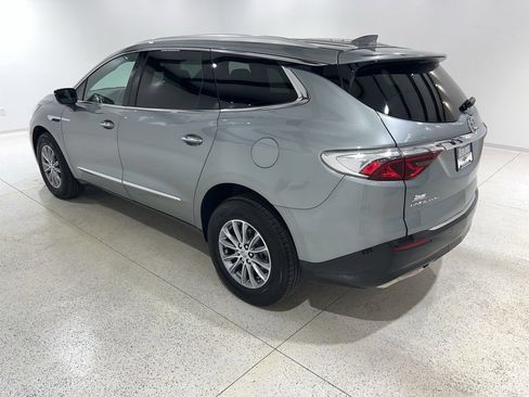 Used 2024 Buick Enclave Essence w/ Technology Package FWD image 3