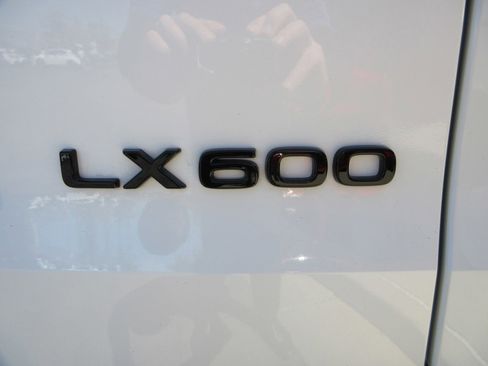 Used 2024 Lexus LX 600 F Sport AWD/4WD image 9