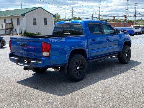 Used 2017 Toyota Tacoma TRD Sport w/ Tow Package (A/T) AWD/4WD image 5
